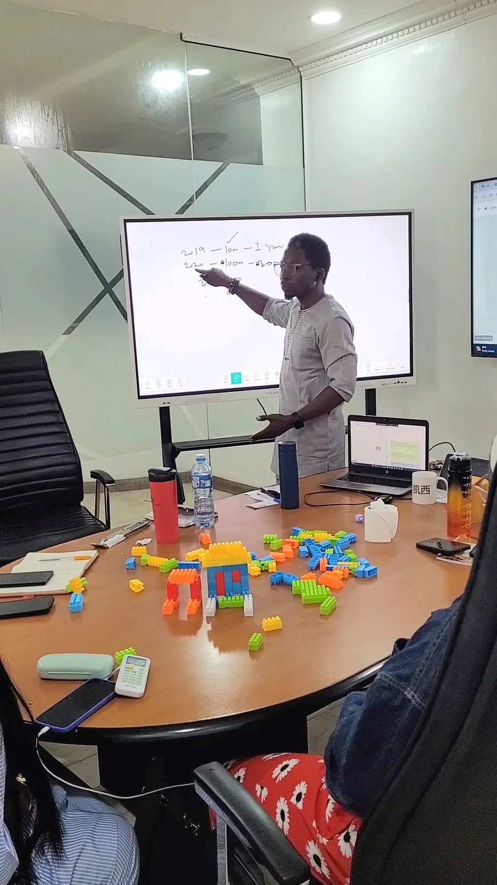 Facilitator explaining planning during an agile workshop